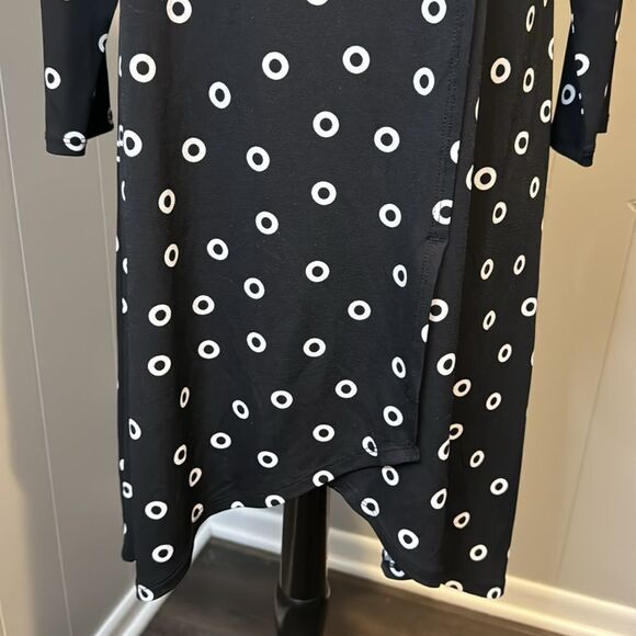 Chico’s black/white grommet dot stretch tunic. High-low hem. Size 0 (small/4). - Picture 6 of 8
